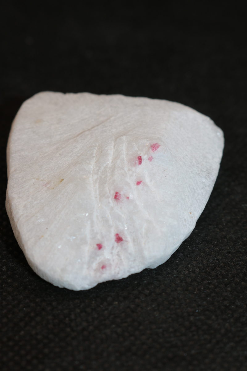 Spinelle Rouge Cristallisée (petit modèle) – Image 5