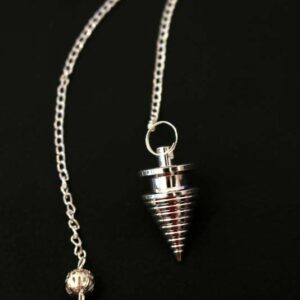 Pendule argenté cône strié