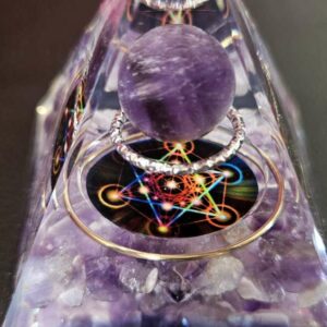 Pyramide Orgone Améthyste et Pentagramme – Image 4