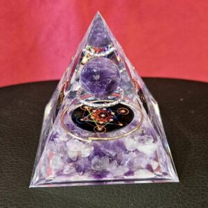 Pyramide Orgone Améthyste et Pentagramme – Image 3