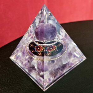 Pyramide Orgone Améthyste et Pentagramme – Image 2