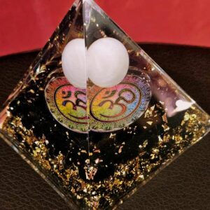 Pyramide Orgone Quartz Rose et Obsidienne Noire Ohm