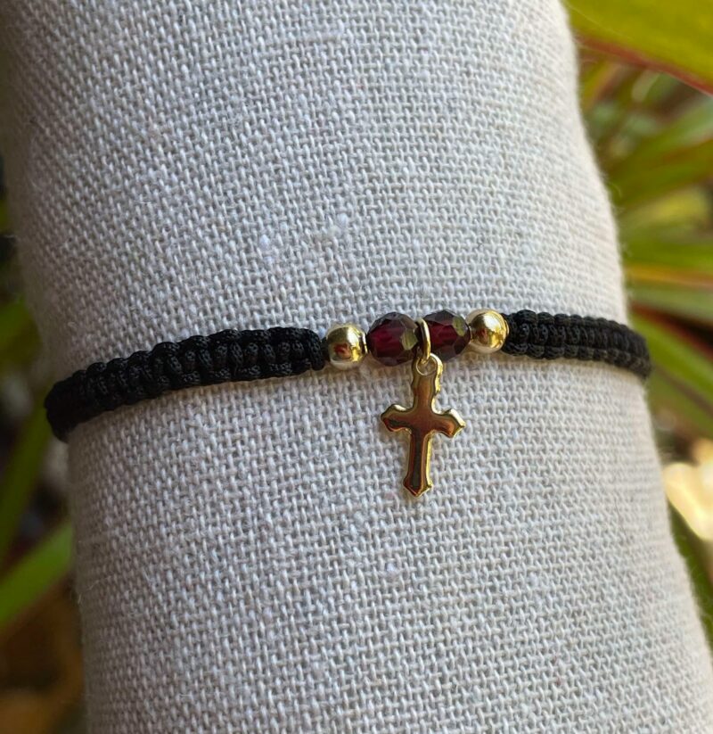 Bracelet Croix dorée et Grenat