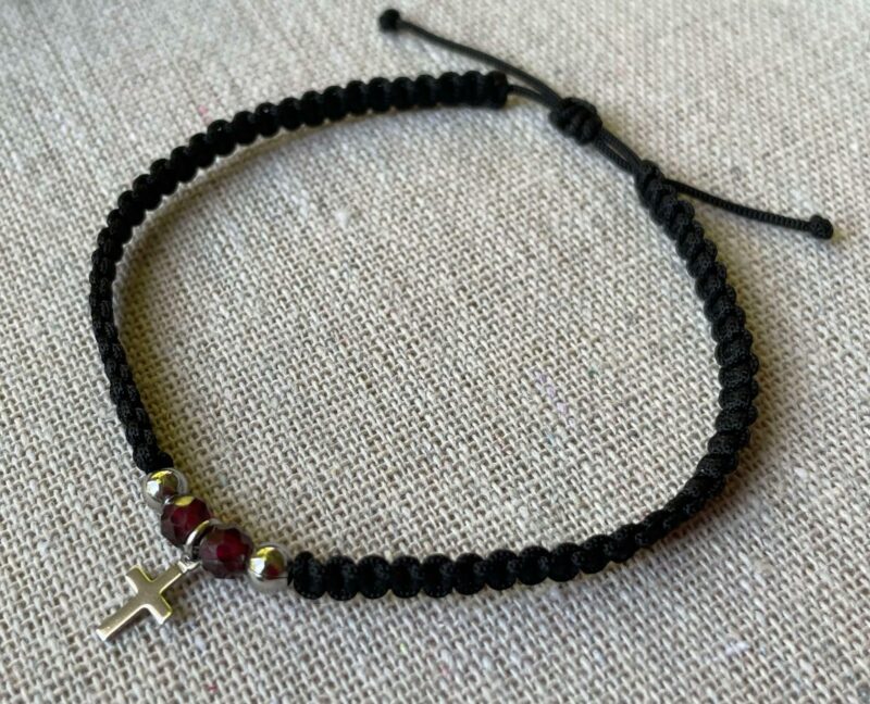 Bracelet Croix argentée et Grenat – Image 2
