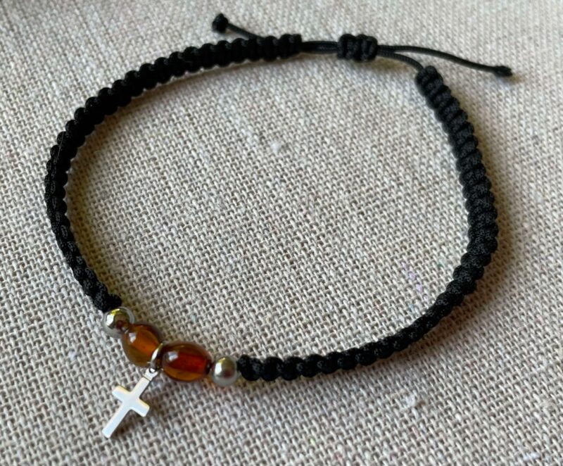 Bracelet Croix argentée et Ambre – Image 2