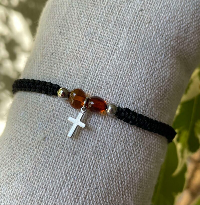 Bracelet Croix argentée et Ambre