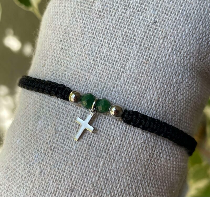 Bracelet Croix argentée et Emeraude