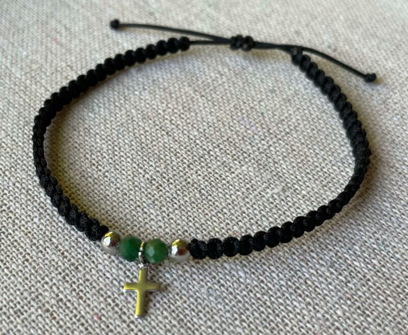 Bracelet Croix argentée et Emeraude – Image 2
