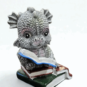 Dragon avec livre sur des livres