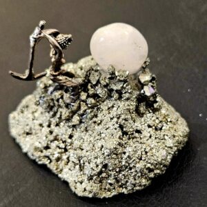 Mineur sur Pyrite avec Quartz Rose